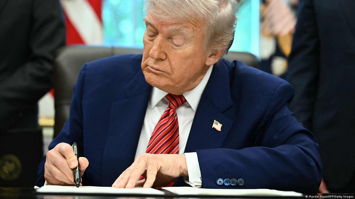 与冯德莱恩通话后特朗普暂缓对欧盟征50％关税