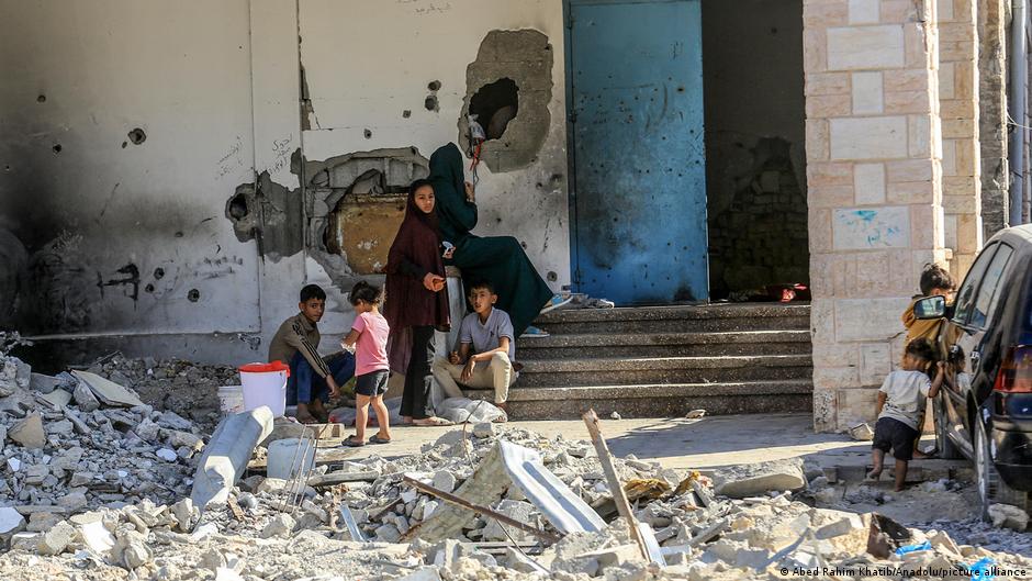 Israeli strikes kill scores across Gaza – DW – 05/24/2025