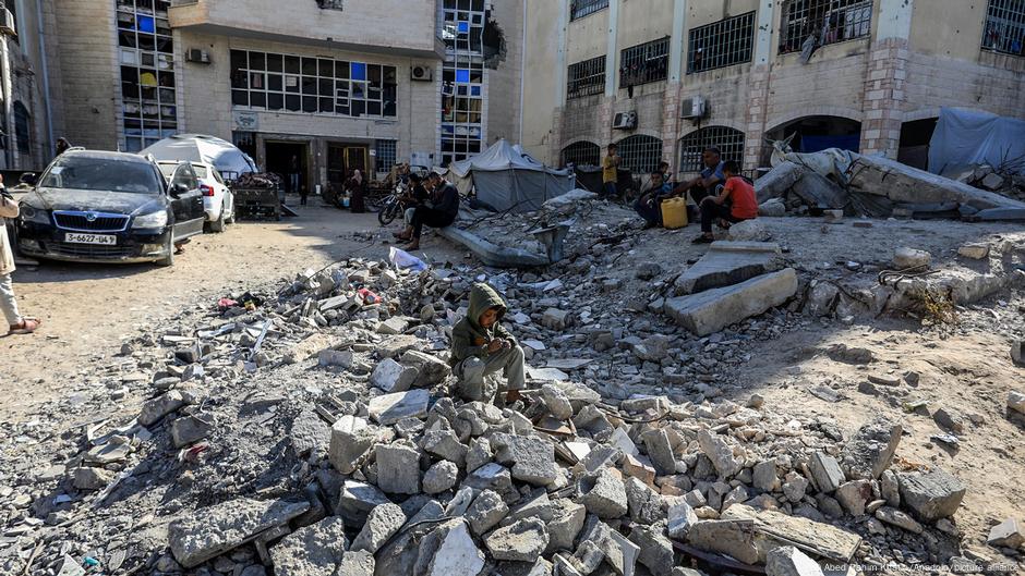 Gaza: 9 children of doctor couple killed in Israeli strike – DW – 05/24/2025