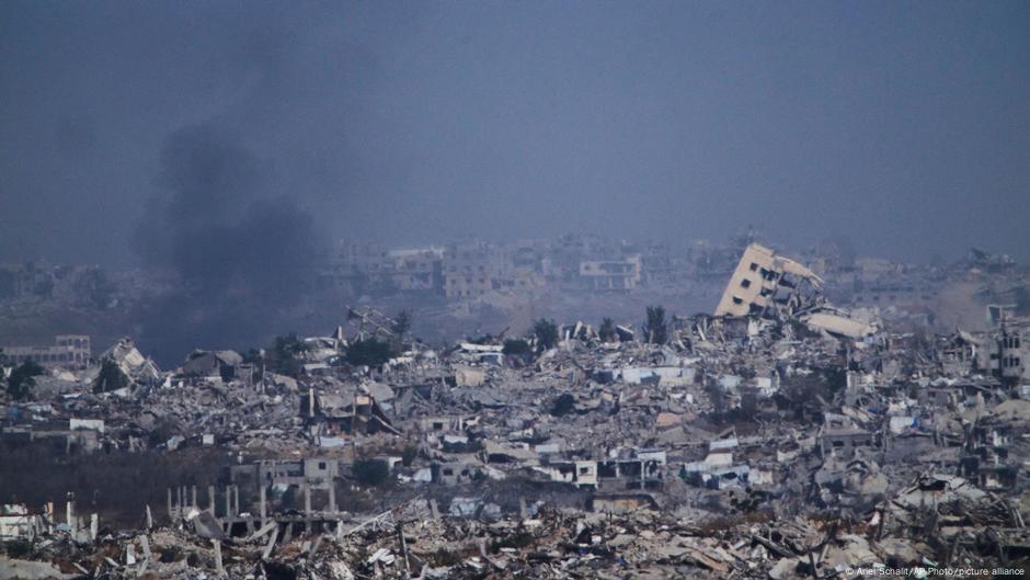 مصادر فلسطينية: أكثر من خمسين قتيلا في غارات إسرائيلية بغزة