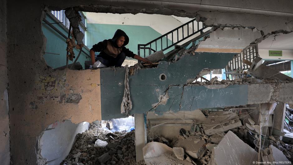 Middle East: Israeli strike on Gaza school kills dozens – DW – 05/26/2025