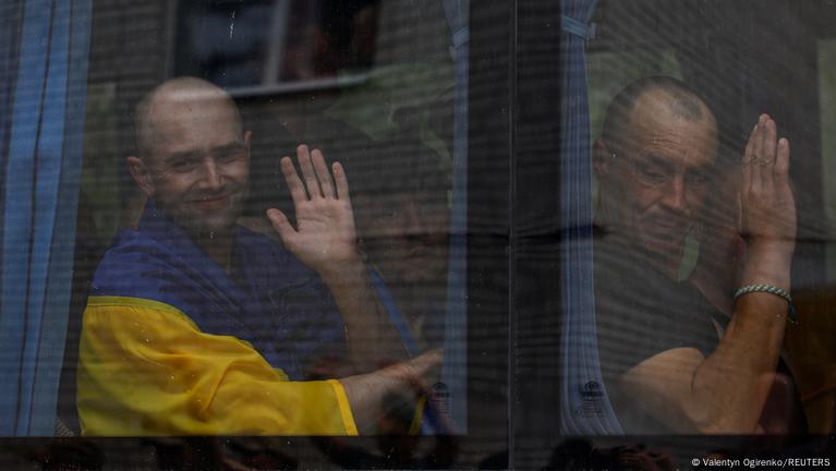 Kiev y Moscú intercambian mil prisioneros el fin de semana – DW – 04/06/2025