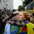 Родные встречают украинских военных, вернувшихся из российского плена, 25 мая 2025 года