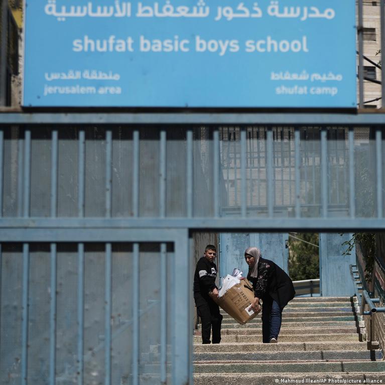 İsrail'den UNRWA'nın eğitim merkezine tahliye operasyonu