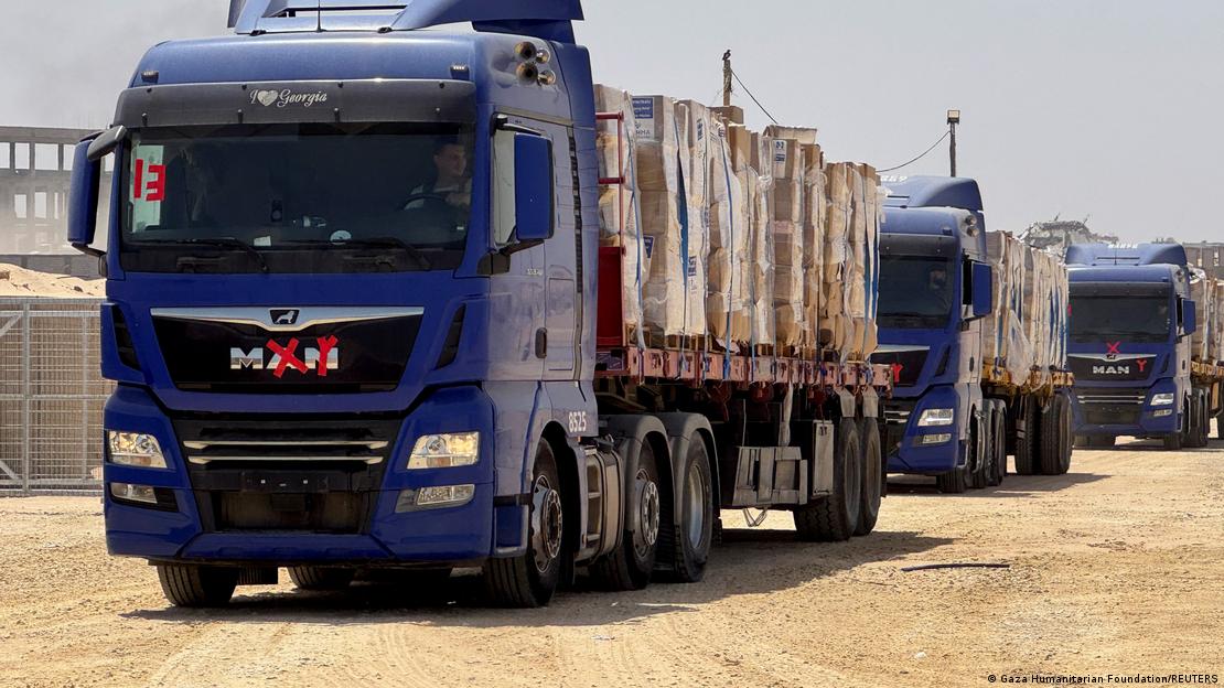 Gazastreifen | Mit Hilfsgütern beladene LKWs der "Gaza Humanitarian Foundation" in Rafah (26.05.2025)