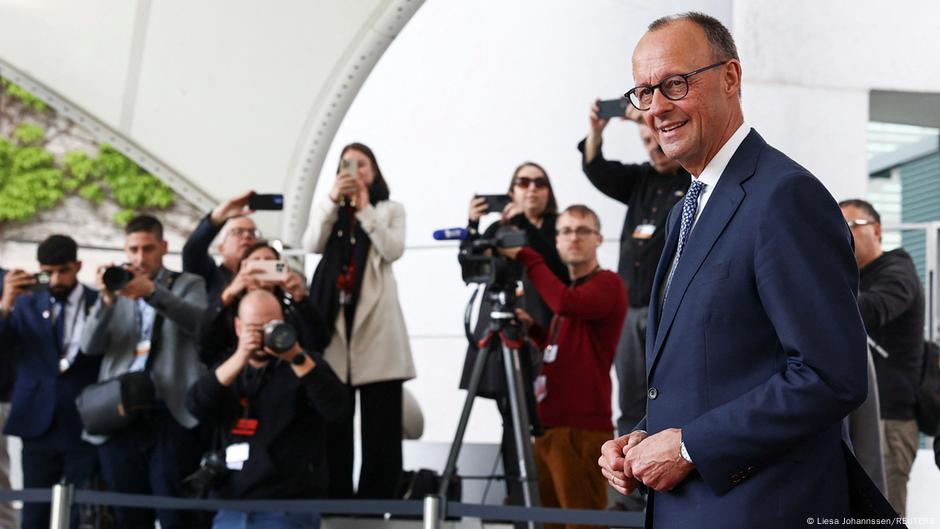 Nemački kancelar Fridrih Merc dočekuje 12. 05. 2025. u Berlinu predsednika Izraela Isaka Hercoga
