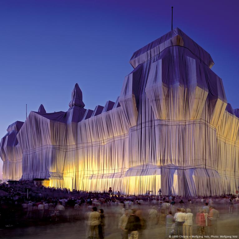 クリスト Wrapped Reichstag Project Christo's 'Wrapped Reichstag' 25 years on – DW – 06/24/2020