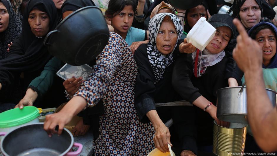 الجدل يحتدم بين أمريكا والأمم المتحدة حول توزيع المساعدات في قطاع غزة