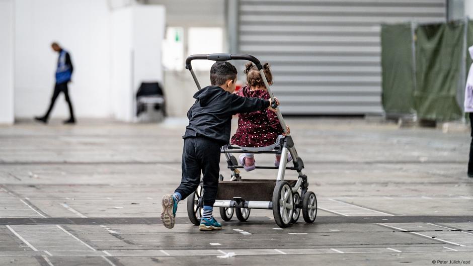 Većini izbeglica u Nemačkoj više neće biti dozvoljeno da kod sobe dovedu decu i supružnike