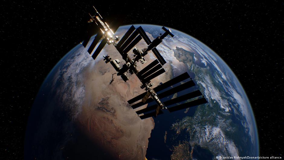 NASA поручило астронавтам перейти в корабль из-за утечки в российском сегменте МКС