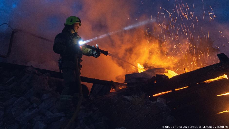 Rusia ataca territorio ucraniano con 90 drones y 2 misiles – DW – 30/05/2025