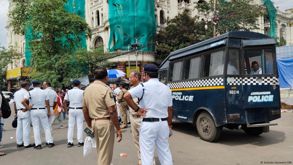 পশ্চিমবঙ্গে পুলিশ কি সাধারণ মানুষকে নিরাপত্তা দেয়? –