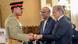 General Asim Munir, der Oberbefehlshaber der pakistanischen Armee, nimmt von Premierminister Shehbaz Sharif und Präsident Asif Ali Zardari den „Stab des Feldmarschalls“ entgegen, Mai 2025 General Asim Munir, der Oberbefehlshaber der pakistanischen Armee, nimmt von Premierminister Shehbaz Sharif und Präsident Asif Ali Zardari den „Stab des Feldmarschalls“ entgegen, Mai 2025