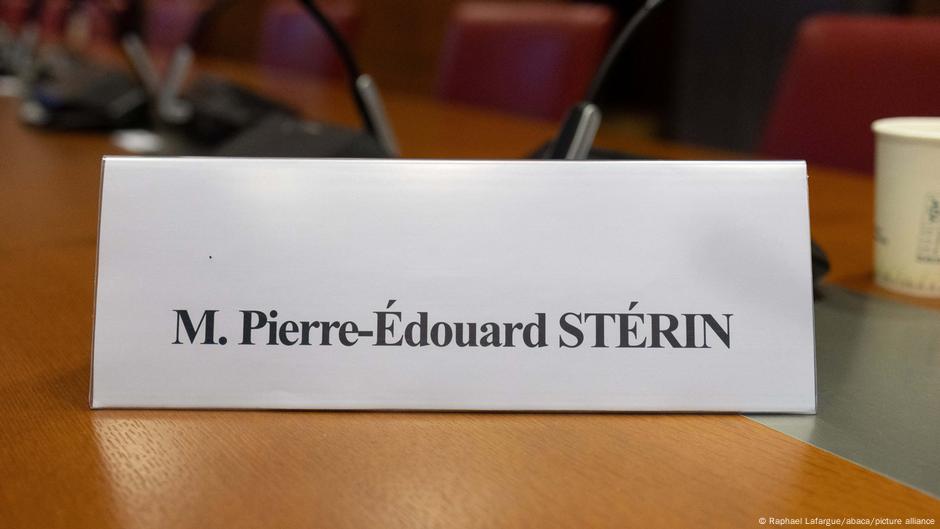 Si ndikojnë miliarderët francezë në politikë 