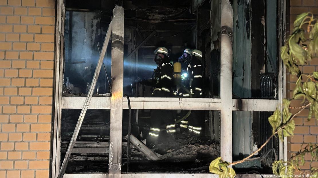 Firefighters in the burnt section of the hospital dqxikeidqkikdinv