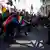 Enfrentamiento entre manifestantes y policías en La Paz.