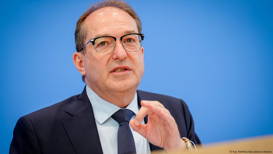 Dobrindt paralajmëron për rritje të dhunës midis ekstremistëve të rinj