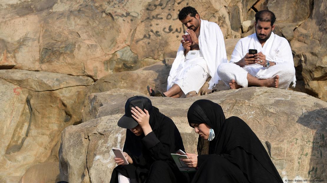 عرافات کا مقام اور عازمین کی سرگرمیاں عرافات کا مقام اور عازمین کی سرگرمیاں