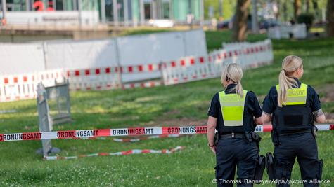 Germany: 20,000 evacuated in Cologne as WWII bombs defused – DW – 06/04/2025