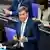 El ministro federal de Exteriores alemán habla desde su escaño en el Bundestag, la cámara baja del Parlamento alemán.