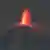 Lava fluye desde el cráter del volcán de Fuego, visto desde San Juan Alotenango (05.06.2025)
