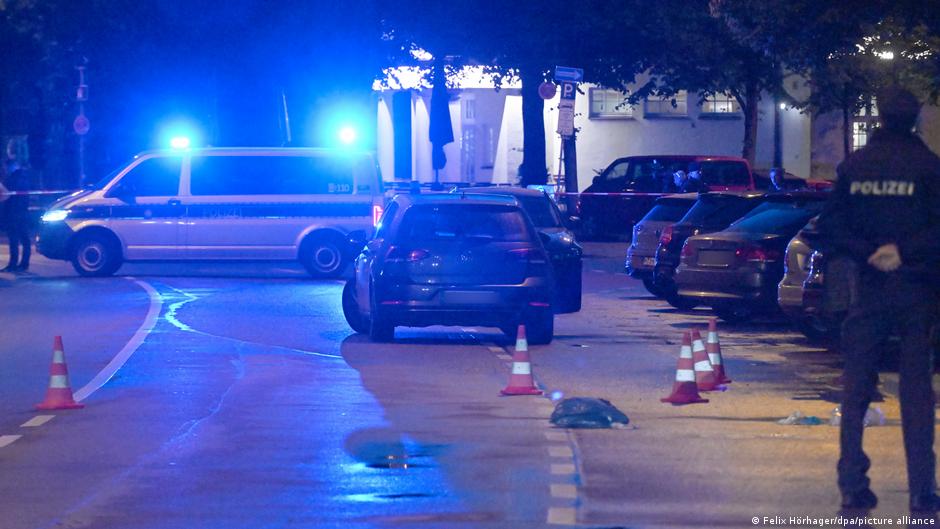 mujer ataca con cuchillo a transeúntes y es abatida – DW – 07/06/2025