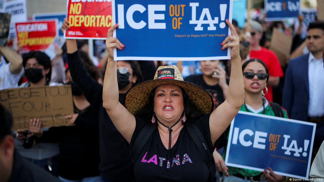 Las redades desataron protestas contra el Servicio de Inmigración y Control de Aduanas (ICE), en el centro de Los Ángeles, California. Las redades desataron protestas contra el Servicio de Inmigración y Control de Aduanas (ICE), en el centro de Los Ángeles, California.