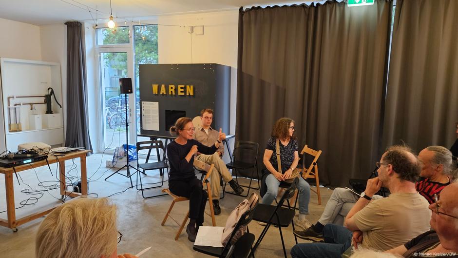 Hajdemari Šreder i Matje Hansen u razgovoru sa publikom na tribini u Berlinu