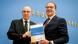 Anayasayı Koruma Teşkilatı Başkan Yardımcısı Sinan Selen ve İçişleri Bakanı Alexander Dobrindt yıllık raporu elinde tutuyor. Anayasayı Koruma Teşkilatı Başkan Yardımcısı Sinan Selen ve İçişleri Bakanı Alexander Dobrindt yıllık raporu elinde tutuyor.