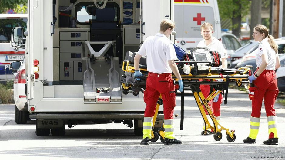 Spasilačke službe u blizini škole u Gracu