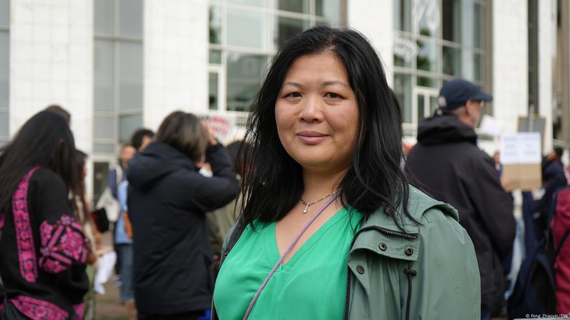 反歧视亚裔活动家潘慧慧在抗议现场
