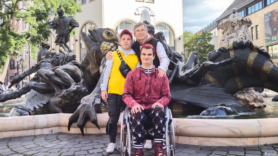 Wie-eine-queere-Familie-aus-Russland-um-ihren-Sohn-k-mpft