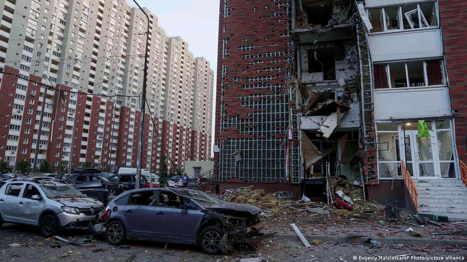 Al menos 2 muertos y 28 heridos por ataques rusos en Járkov – DW – 11/06/2025