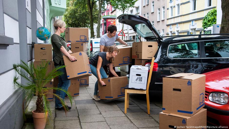 Młodzi Niemcy wcześniej wyprowadzają się z domu niż Polacy