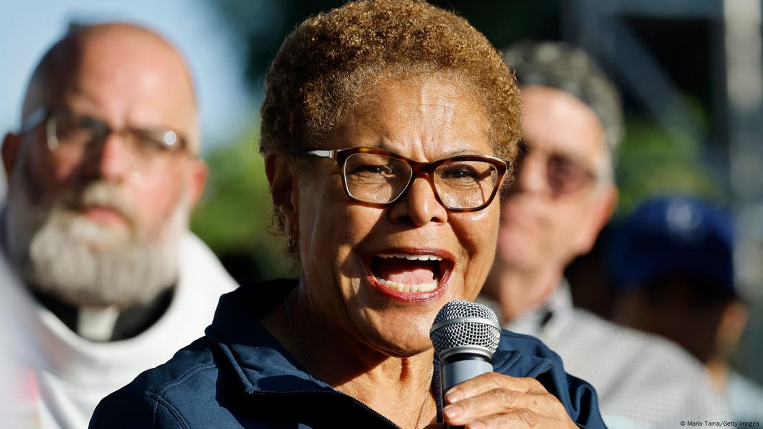 Karen Bass, kryetare e bashkisë në Los Angeles Karen Bass, kryetare e bashkisë në Los Angeles