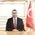 Makamında oturan Gaziosmanpaşa Belediye Başkanı Hakan Bahçetepe