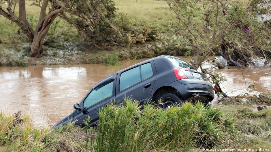 Víctimas por lluvias torrenciales en Sudáfrica llegan a 90 – DW – 16/06/2025