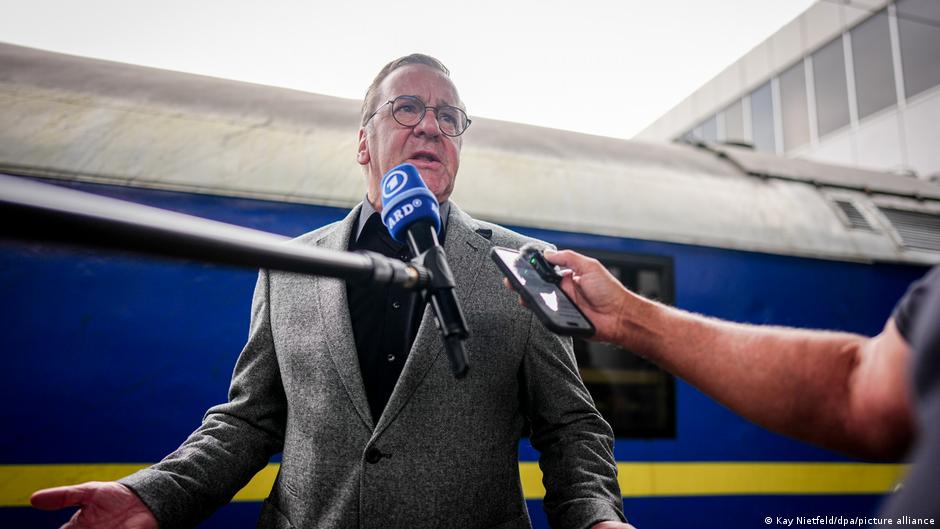 Ministro de Defensa alemán llega a Kiev para negociar ayuda – DW – 12/06/2025