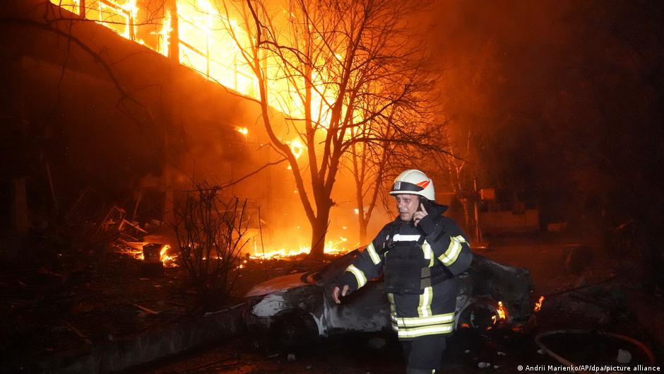 РФ атакувала дронами Харків: є загиблі та руйнування – DW – 24.11.2025