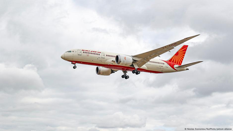 Boeing 787 kompanije Air India iznad Londona