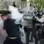 Протест в Лос Анджелис срещу миграционната политика на Тръмп: полицаи срещу демонстрант