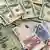 Illustration | Dollar gegen Euro Scheine