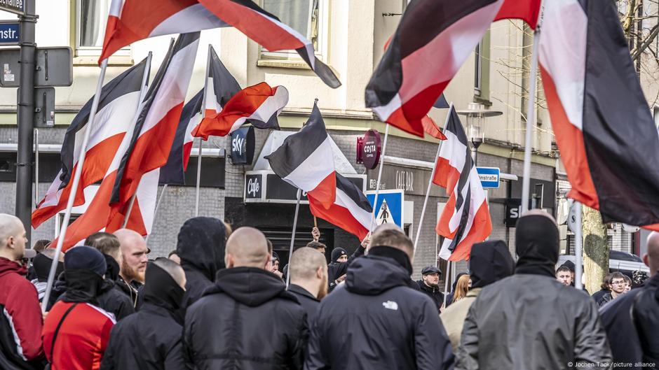 Demonstracije neonacističke grupe „Mlad i jak“ u centru Esena