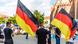 Εκδήλωση της νεολαίας της AfD στο Βρανδεμβούργο το 2024. Νέοι κρατούν γερμανικές σημαίες Εκδήλωση της νεολαίας της AfD στο Βρανδεμβούργο το 2024. Νέοι κρατούν γερμανικές σημαίες