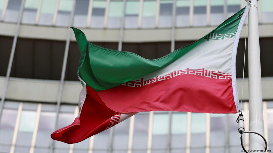 Iranska zastava pred sedištem Međunarodne agencije za atomsku energiju u Beču