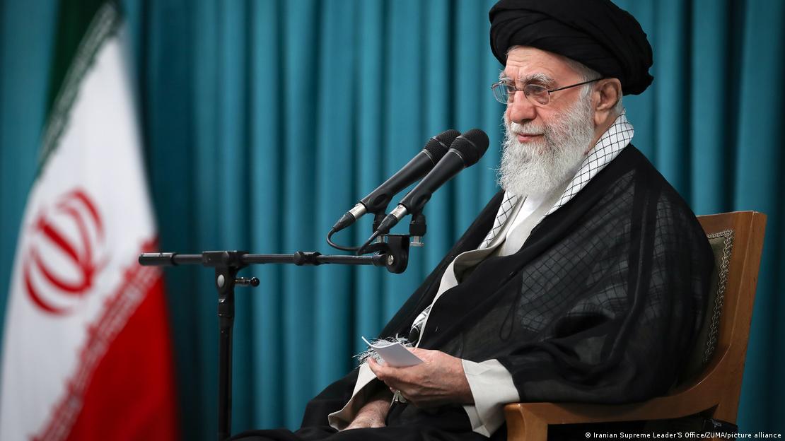 Líder supremo do Irã, o aiatolá Khamenei, no Parlamento iraniano