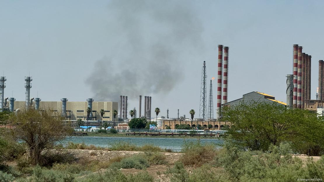 Fumaça em refinaria iraniana