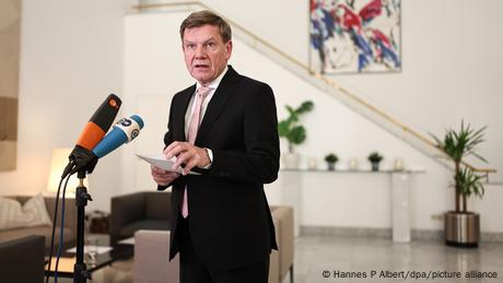 Der deutsche Außenminister Johann Wadephul möchte sich zu Gesprächen mit dem iranischen Außenminister Abbas Araghtschi treffen.