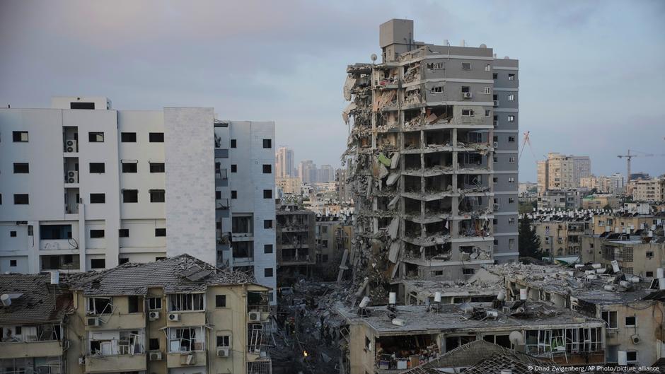Iran, Israel hit by new waves of strikes for third day