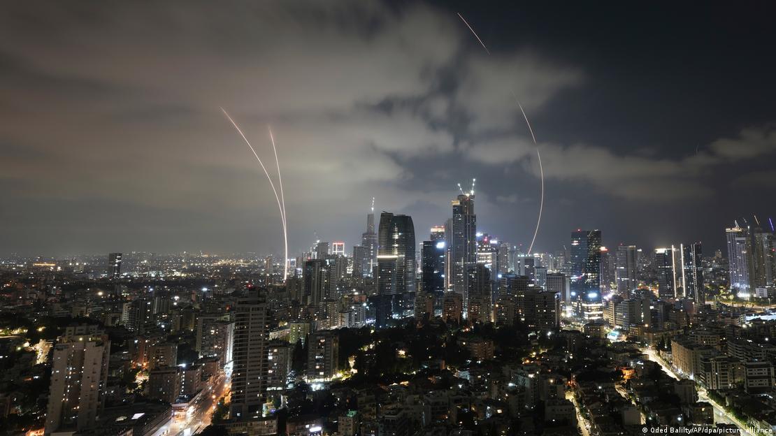 Mísseis interceptados no céu de Tel Aviv
